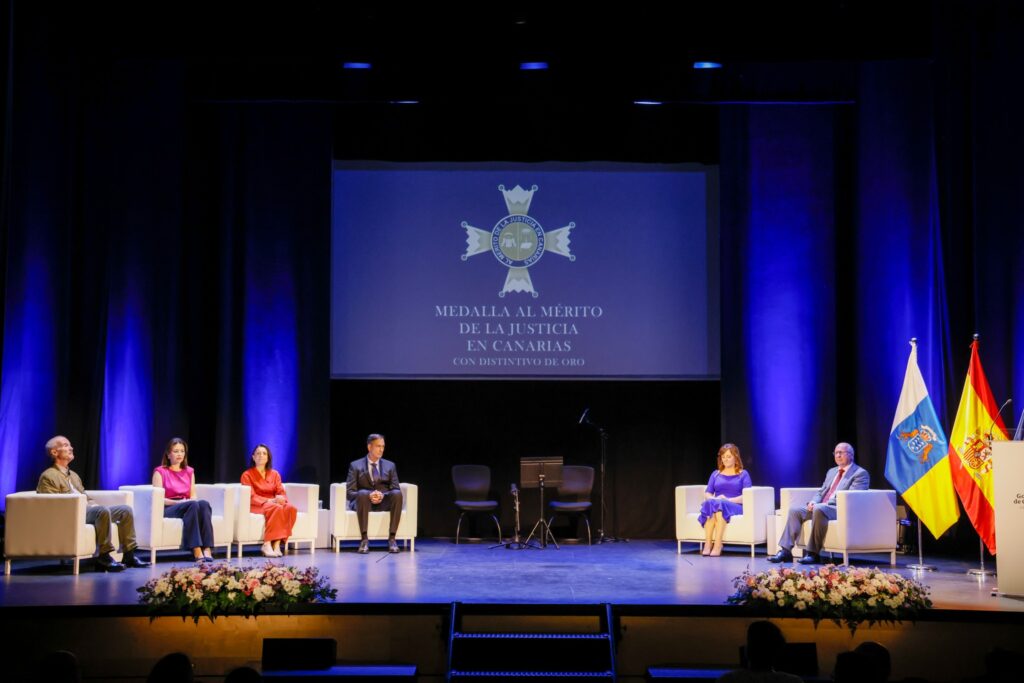 Ceremonia de entrega de la medalla de oro