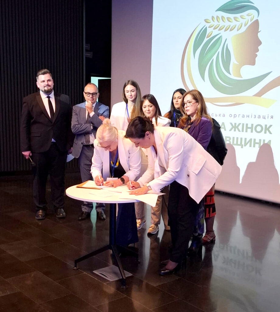 Firma del acuerdo BPW Canarias con Mujeres ucranianas
